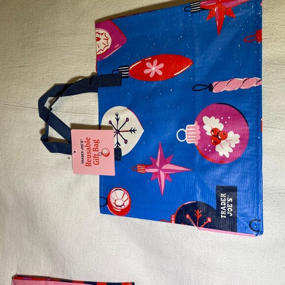 NWT! Set of 3: Trader Joe's Reusable Holiday Gift Bag Set - Picture 5 of 11